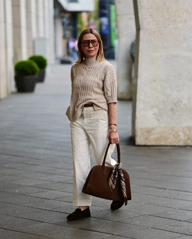 Werbung Feels like Spring 🤍
Schick in Strick geht auch im Frühling, wie hier mit dem Pullover mit Zopf-Rippen Mix und Turtle-Neck von @marcaurelfashion 
#marcaurel #marcaurelfashion #casualchicstyle #stylehasnoage #whattowearnow #dailyoutfitinspo #fashionover50 #favoritelook #stylediary #minimalstyle #stylingtipps #allbeigelook 
@adamsw