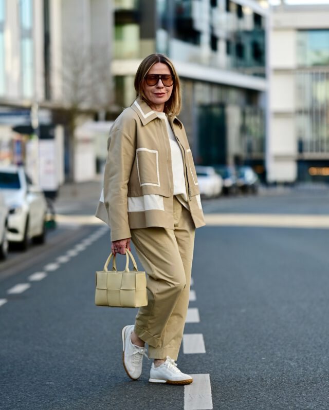 Werbung. Latest Streetstyle wearing the jacket by @high_official 🐚 Lässig unterwegs, in einer meiner Lieblingsfarben. Wie gefällt‘s euch ?
#scandistyle #casualchicstyle #frankfurt #beigeoutfit #stylehasnoage #whattowearnow #dailyoutfitinspo #favoritelook #stylediary #fashionover50 #outfitidea 
📷 @adamsw