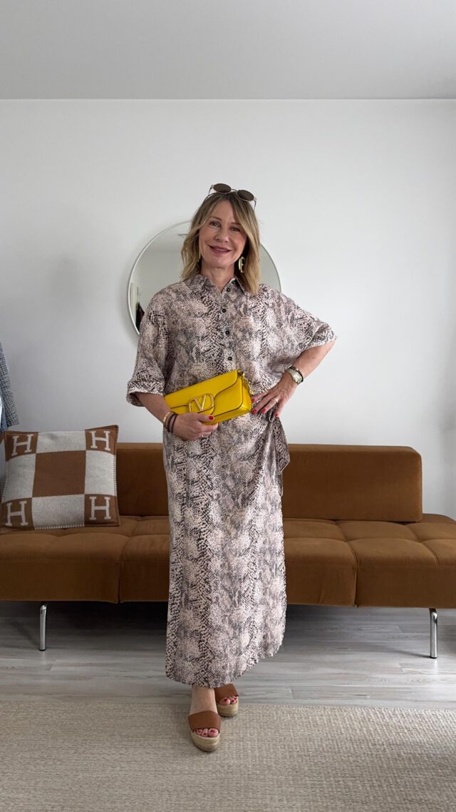 Werbung. Wear more skirts, they said. 
Welcher Look ist euer Favorit von @marcaurelfashion, 1, 2 oder 3? 
Ich finde Hosen immer klasse, aber ab und an gibt‘s mich auch mal im Rock zu sehen, in jedem Fall gerne lässig. 
#favoritelooks #stylehasnoage #stylingtipps #howtostyle #marcaurelfashion #marcaurel #animalprint #whattowearnow #casualchicstyle
