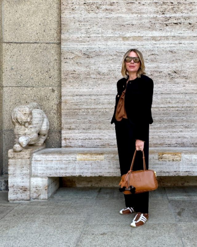Nearly all black mit einem Hauch von Braun 🖤🤎
#casualelegance #allblackoutfit #springootd #styleover50 #modefuerfrauen #styleinspo