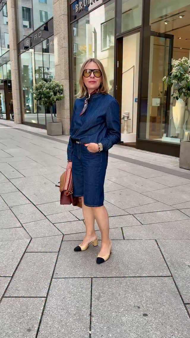 Double Denim Bermuda Style 💙 
Do we like it ? 
#doubledenim #bermudajeans #capsulewardrobe #spring2025 #denimstyle #stylingtipps #styleover50 #whattowearnow #springlook #casualchicstyle